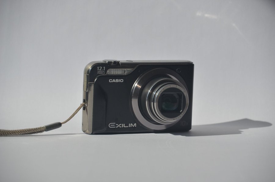 Casio Exilim Digitalkamera EX-H10 12.1 MP med Laddare, Batteri, Fodral