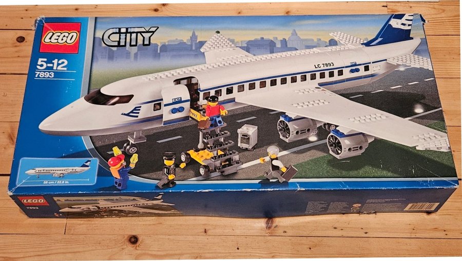 LEGO 7893+7901 Lufthansa flygplan+flygtekniker motorbyte. Sällsynt