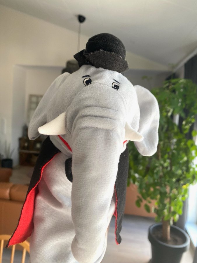 Elefantdocka med hatt och kappa IKEA Elefant Klappar Circus