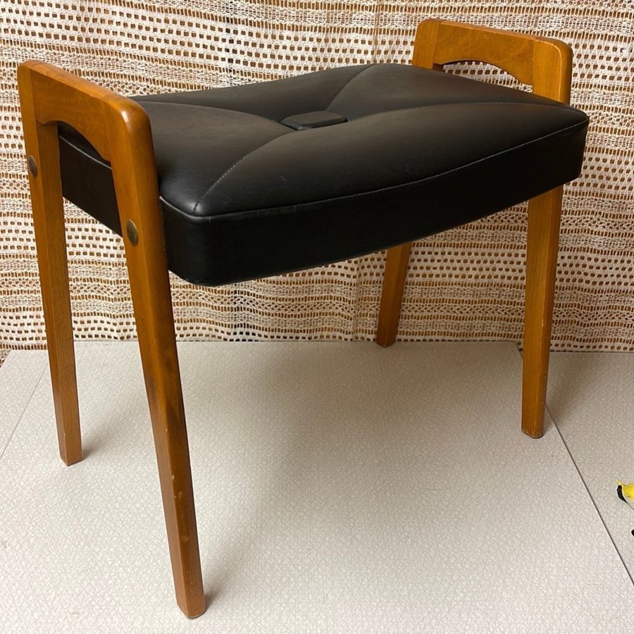 Inredning pall teak med svart sits Retro 60tal