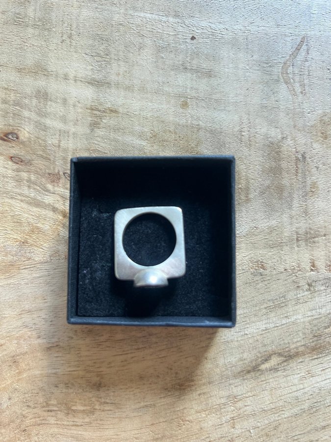 Baumgarten Di Marco, Square ring, silver