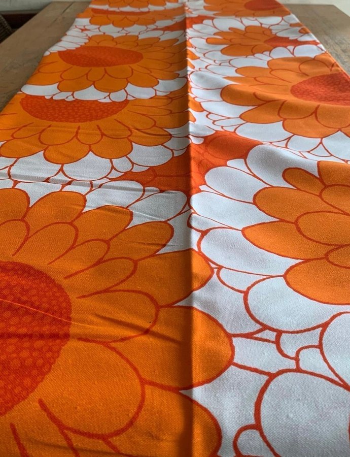 Göta Trägårdh Majsol tyg orange 150x300 cm