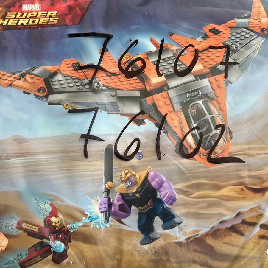 LEGO Super Heroes: Thanos: Ultimate Battle 76107 + Thor's Weapon Quest 76102