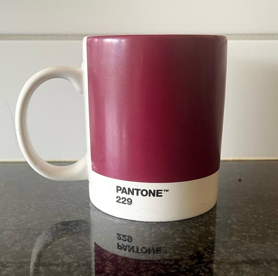 Pantone mugg vinröd