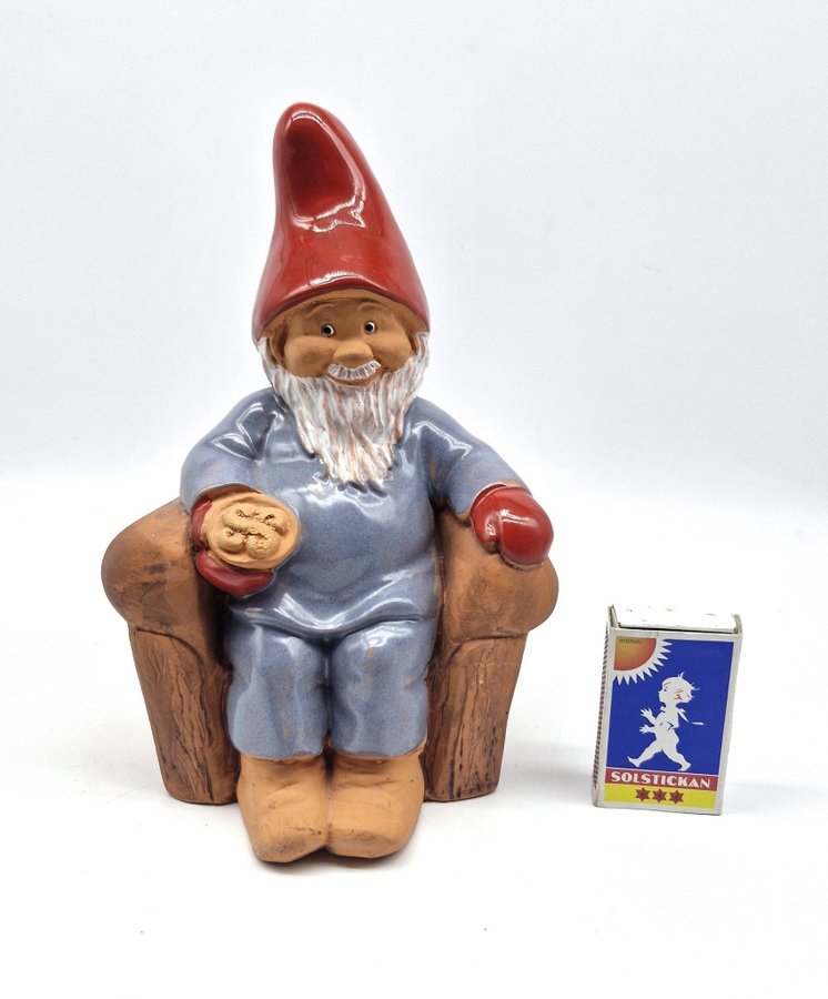 Jie Gantofta - Tomte i fotölj - Jul - Höjd 20,3 cm - Eva Jarenskog - Fint skick