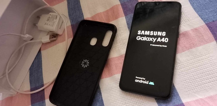 ERBJUDANDE 1kr startbud - Samsung A40 - 1 kr utrop!