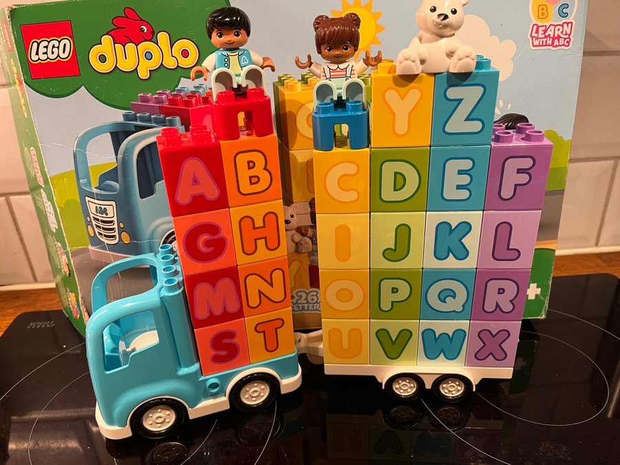 Lego Duplo 10915 lastbil med bokstäver 10954 siffertåg.