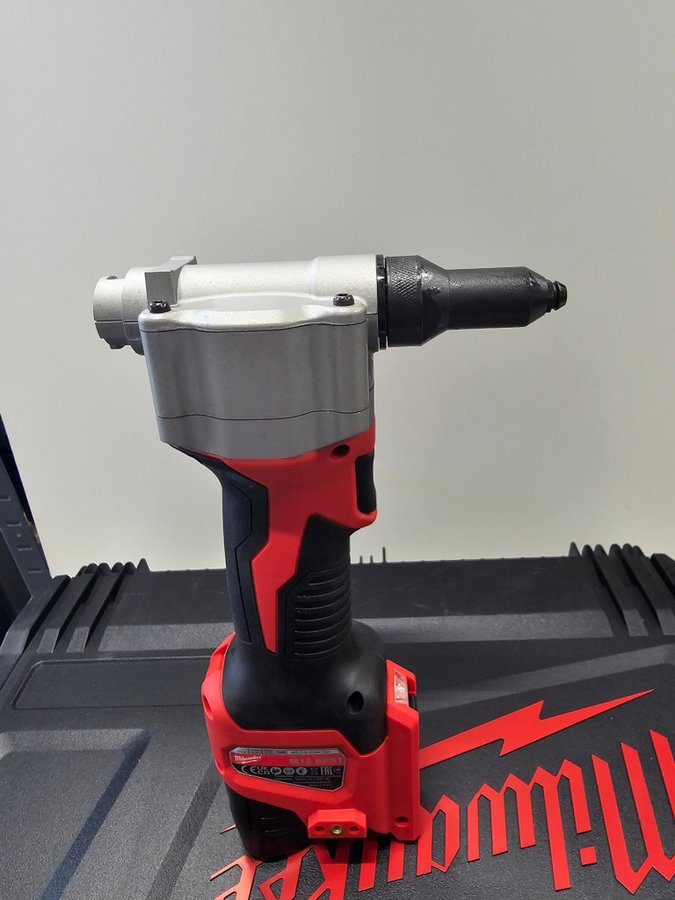 Milwaukee M12 BPRT 20Ah Popnitmaskin