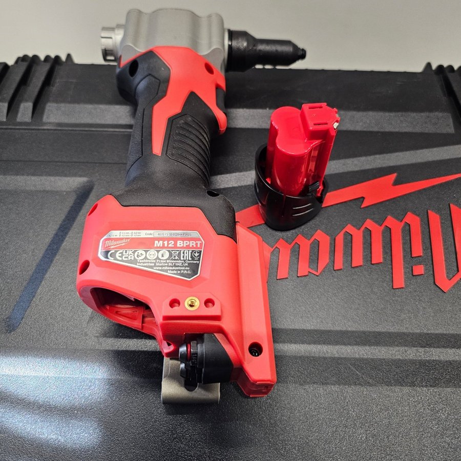 Milwaukee M12 BPRT 20Ah Popnitmaskin