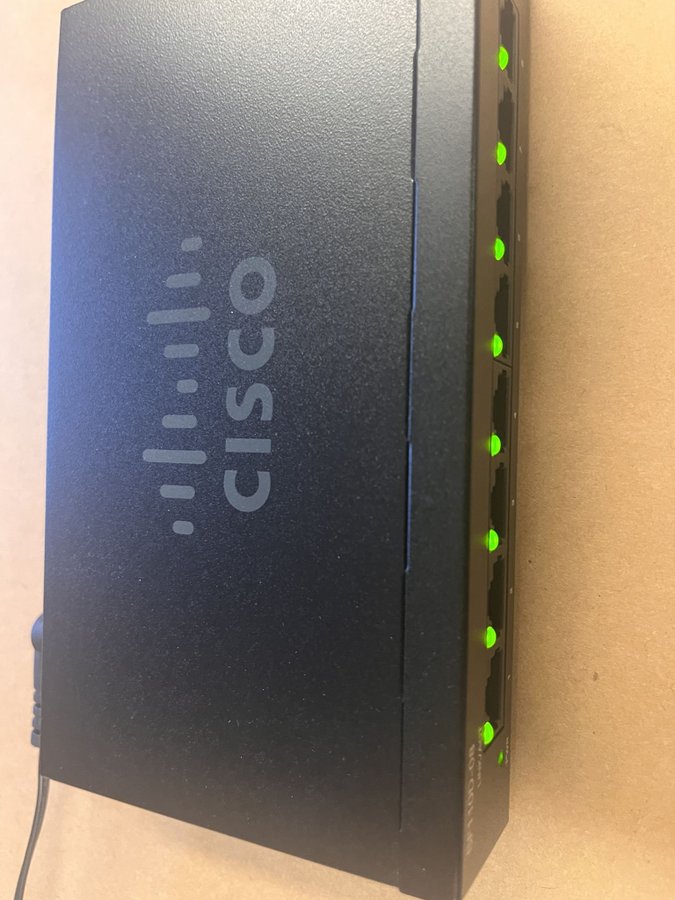 Cisco SF110D-08 8-Port 10/100 Desktop Switch