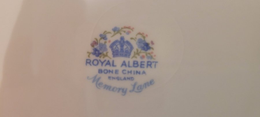 Royal Albert Memory Lane bone china porslin