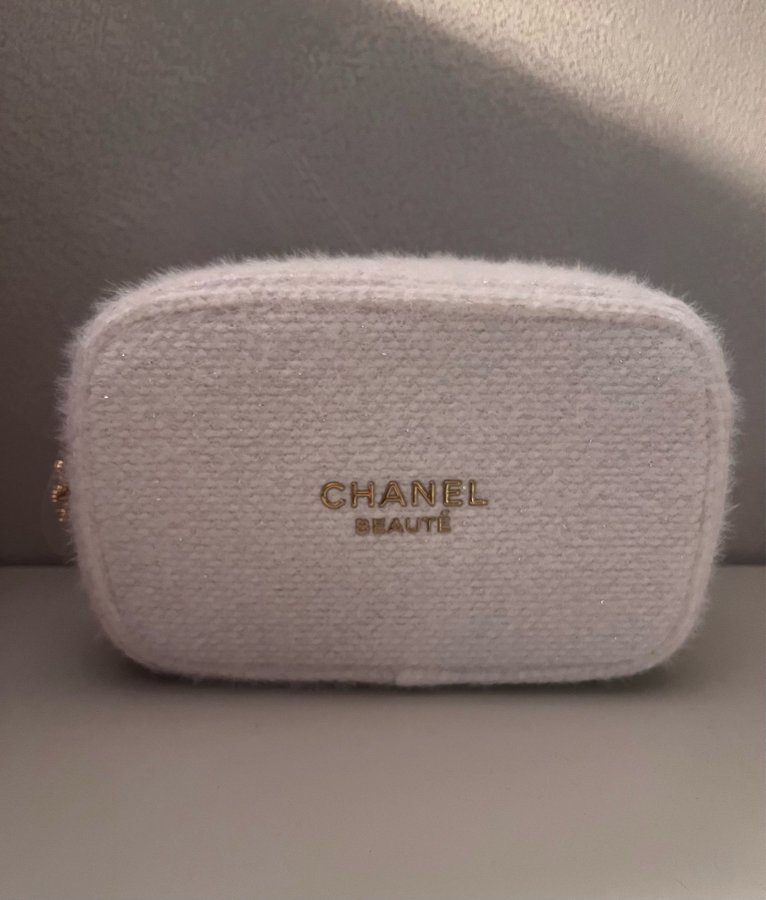 Chanel Beauté necessär vit med snöflinga