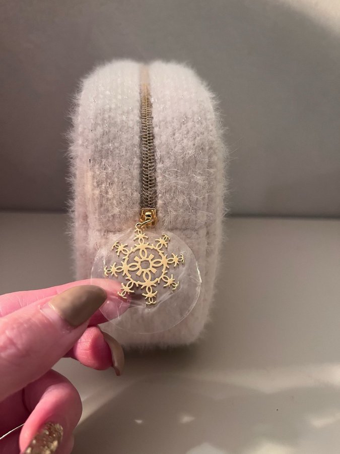 Chanel Beauté necessär vit med snöflinga