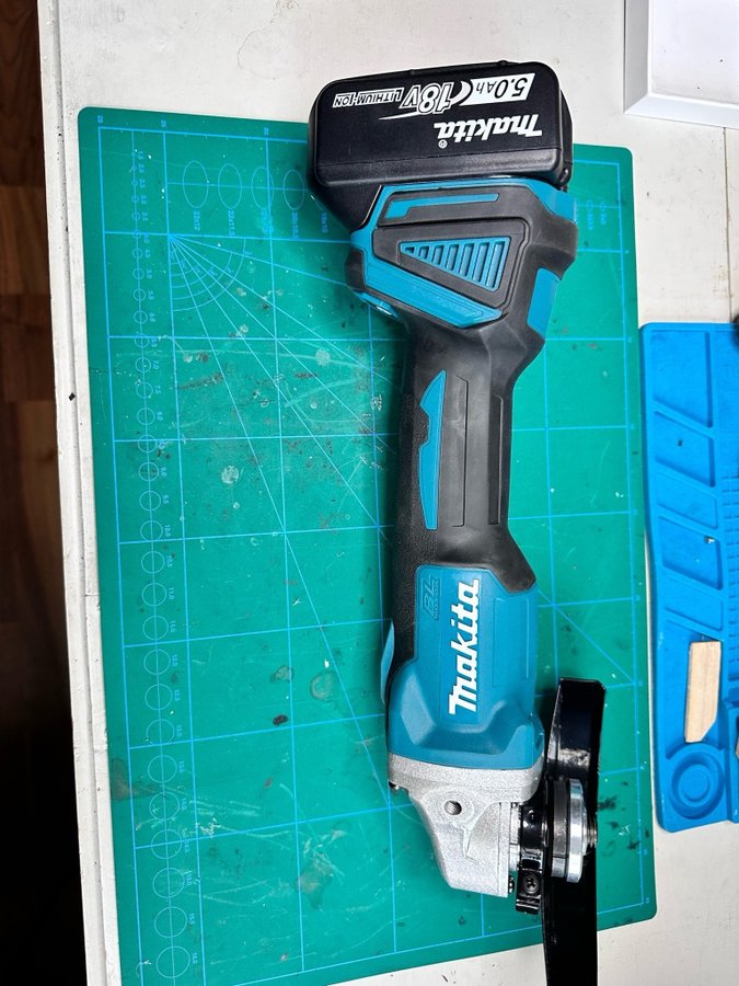 Makita Vinkelslip 125mm