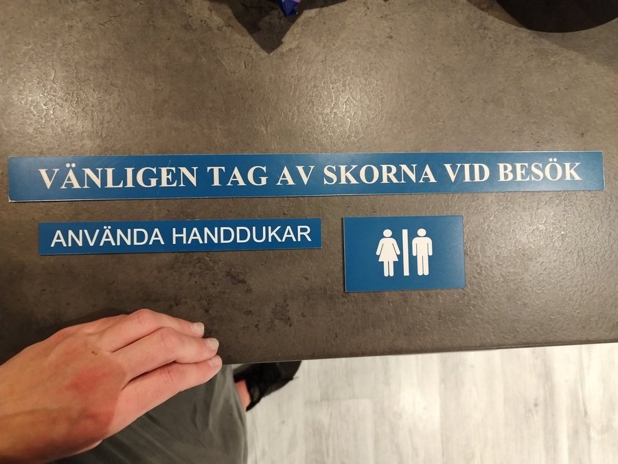 Tag av dig skorna skoförbud wc skylt toalett damernas