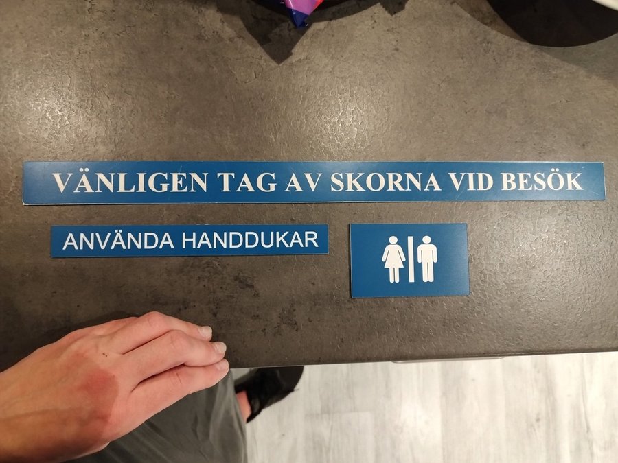 Tag av dig skorna skoförbud wc skylt toalett damernas