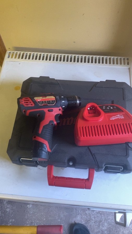 Milwaukee M12 BDD skruemaskine