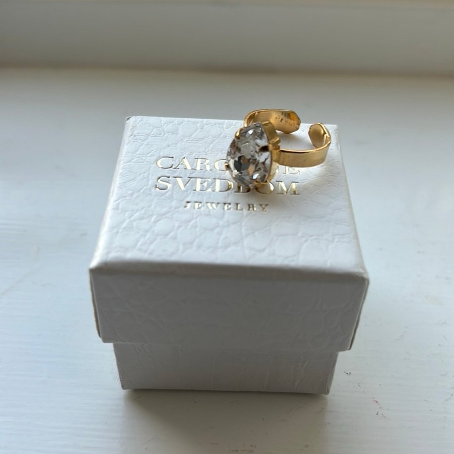 Caroline Svedbom ny ring i originalask utrop 1 kr