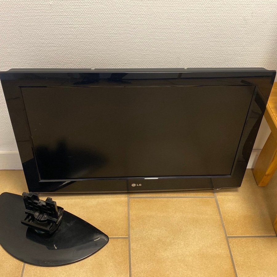 LG 32LG2000 TV