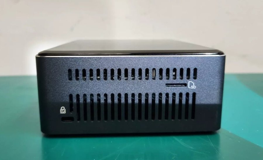 Intel NUC7i7BNH Mini PC