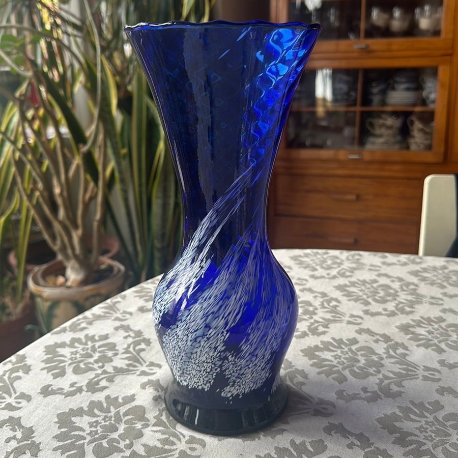 Baluster vas i Blue Murano Glass med Lattimo Decor, 1970s