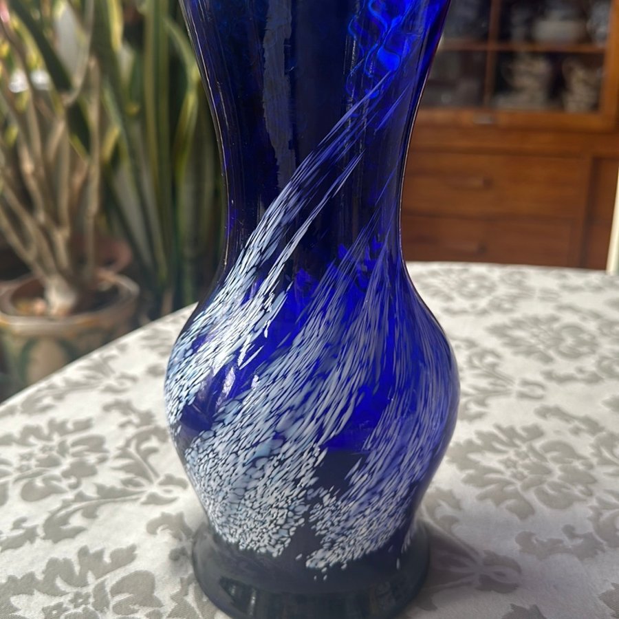 Baluster vas i Blue Murano Glass med Lattimo Decor, 1970s