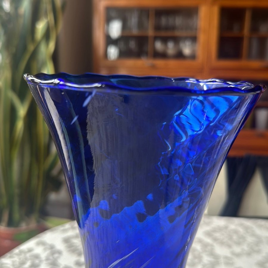 Baluster vas i Blue Murano Glass med Lattimo Decor, 1970s