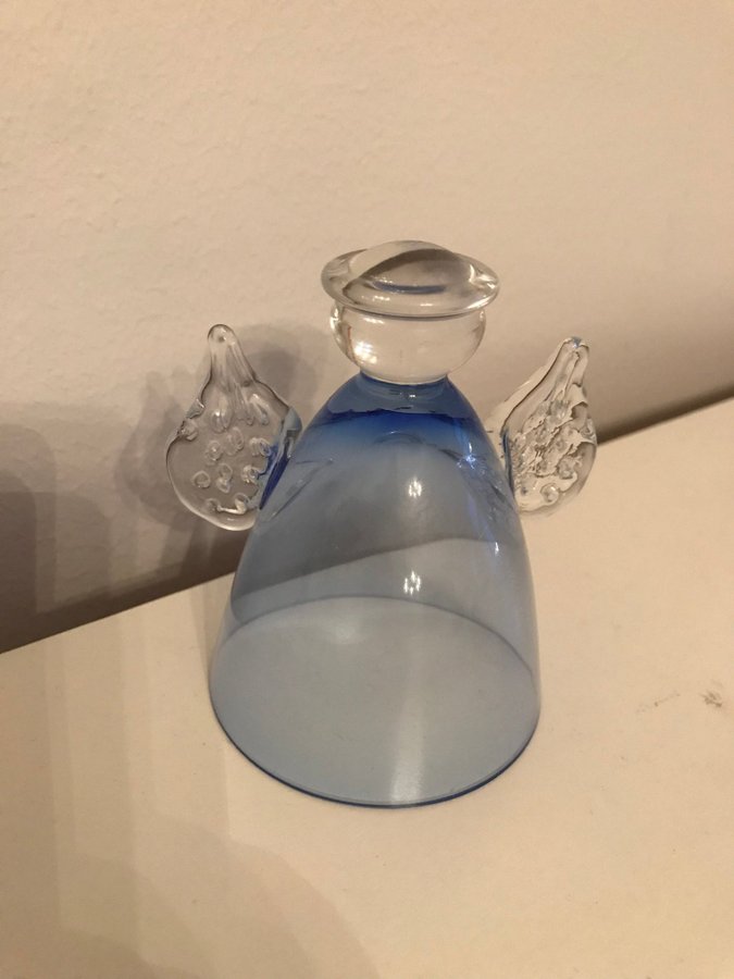 Glasängel, blått glas. Julprydnad.