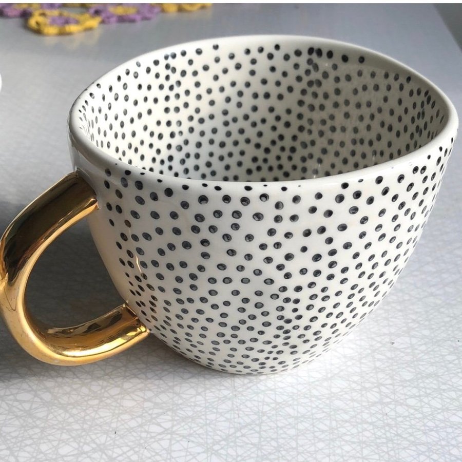 FORM Living Mugg med guldhandtag