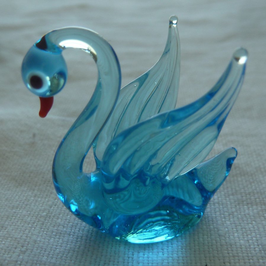 Glasfigurin Turkosblå Svan H 3,2cm Miniatyr