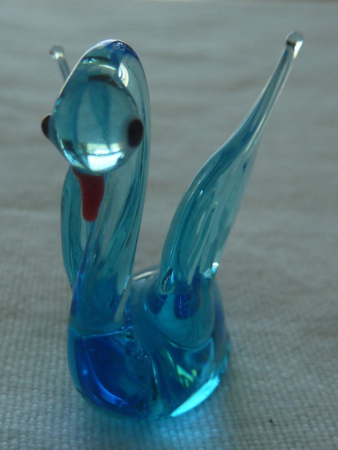 Glasfigurin Turkosblå Svan H 3,2cm Miniatyr