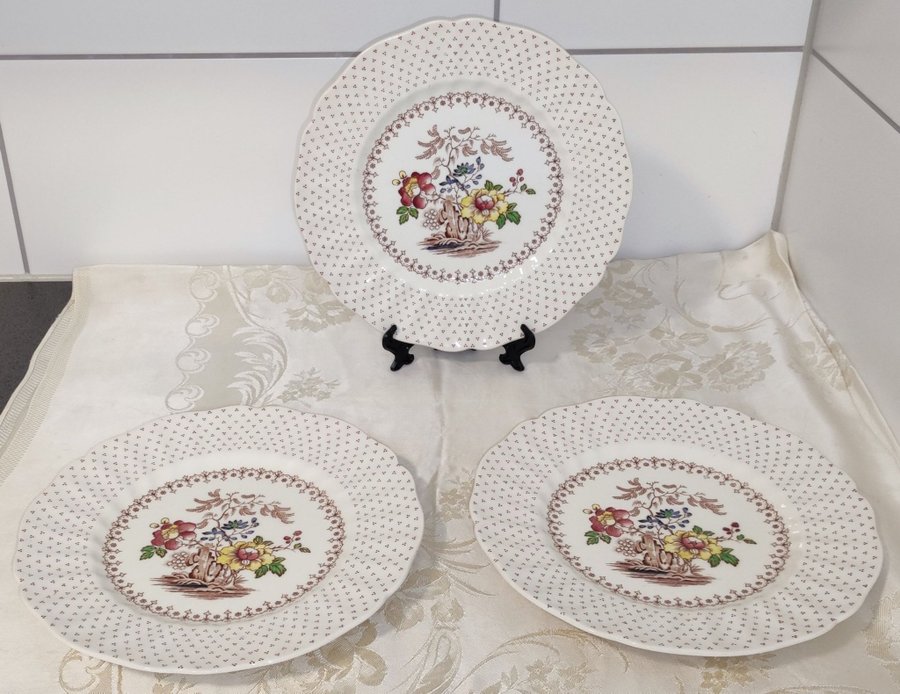 Royal Doulton Grantham Set med tre mattallrikar England