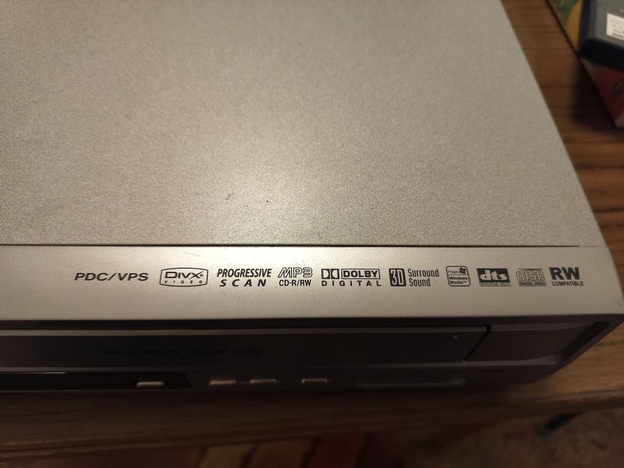 LG V9800 DVD/VHS Spelare