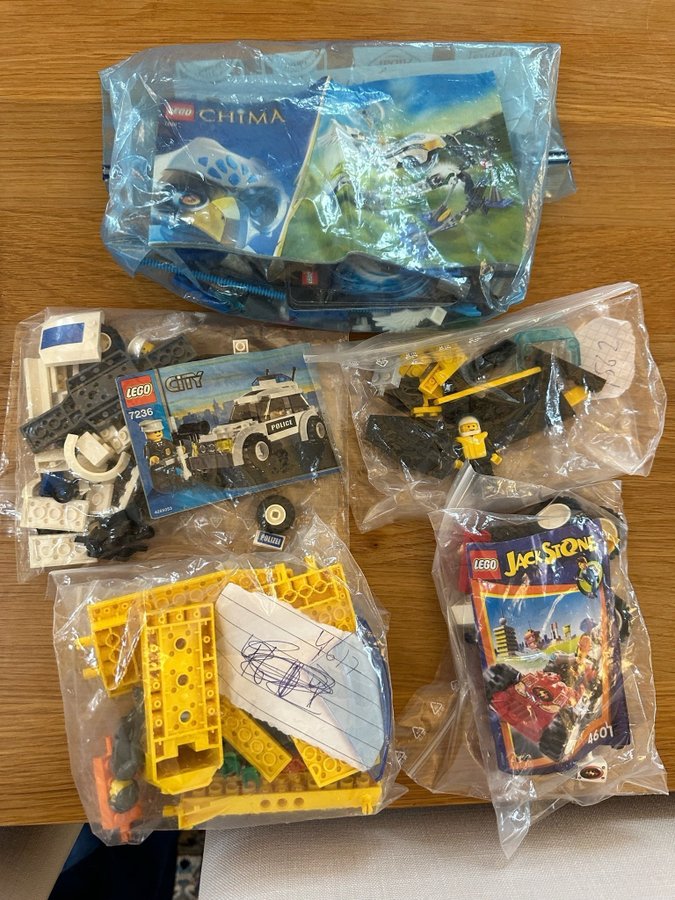 Legopaket med blandade set. 4617, 4601, 1562, 7236  70101