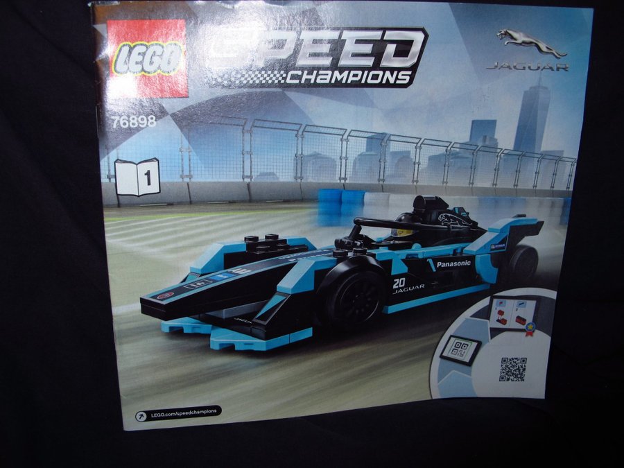 LEGO Speed Champions 76898 - Jaguar I-PACE eTROPHY  Jaguar I-TYPE 4