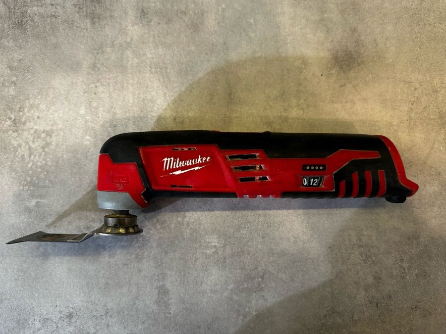 Milwaukee C12 MT Oscillating Multi-Tool