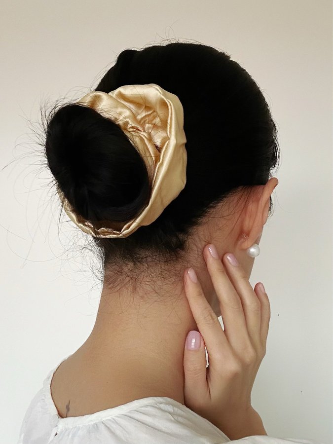 100% Mullbärssilke Scrunchie, Guld 15cm