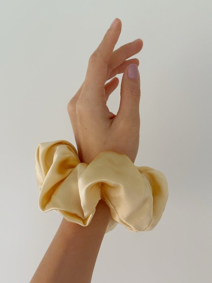 100% Mullbärssilke Scrunchie, Guld 15cm