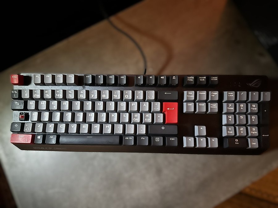 ASUS ROG Strix Scope PBT - Mekaniskt gamingtangentbord