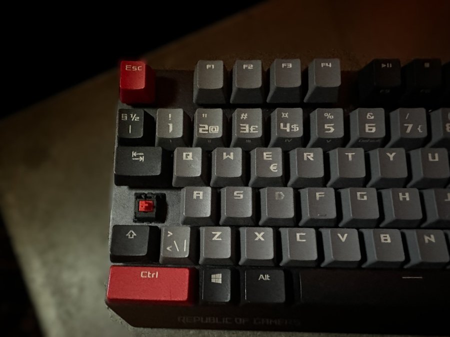 ASUS ROG Strix Scope PBT - Mekaniskt gamingtangentbord