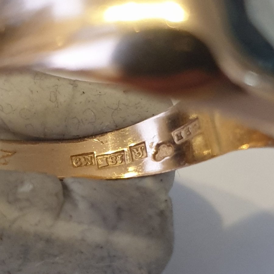 Guldring blå sten 18k 20mm 6,24g