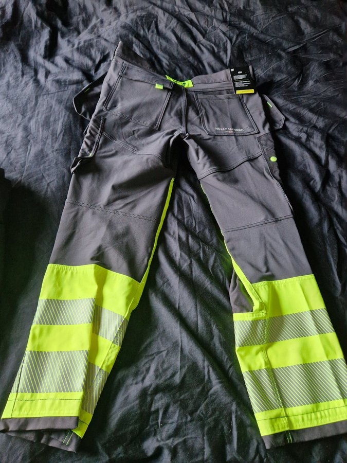 Helly Hansen arbetsbyxa varsel strl D100 Helt nya