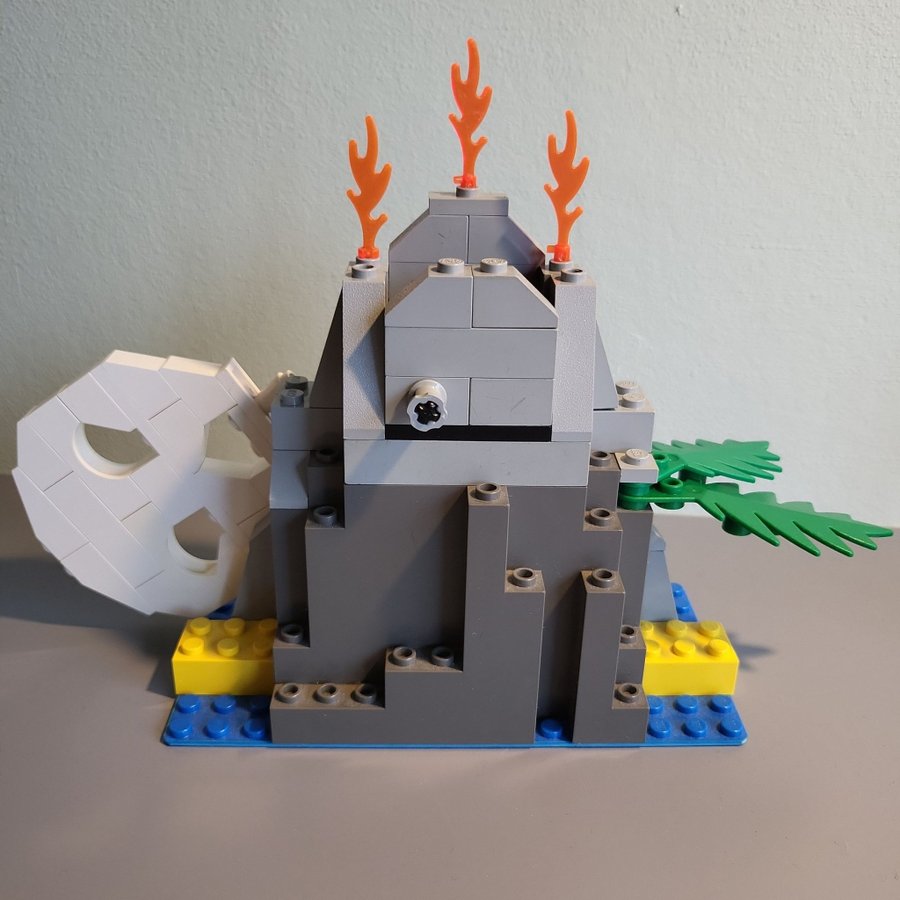 Lego Pirates 6248 Volcano Island