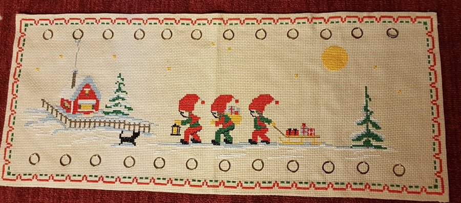 HANDBRODERAD ADVENTSKALENDER/JULKALENDER