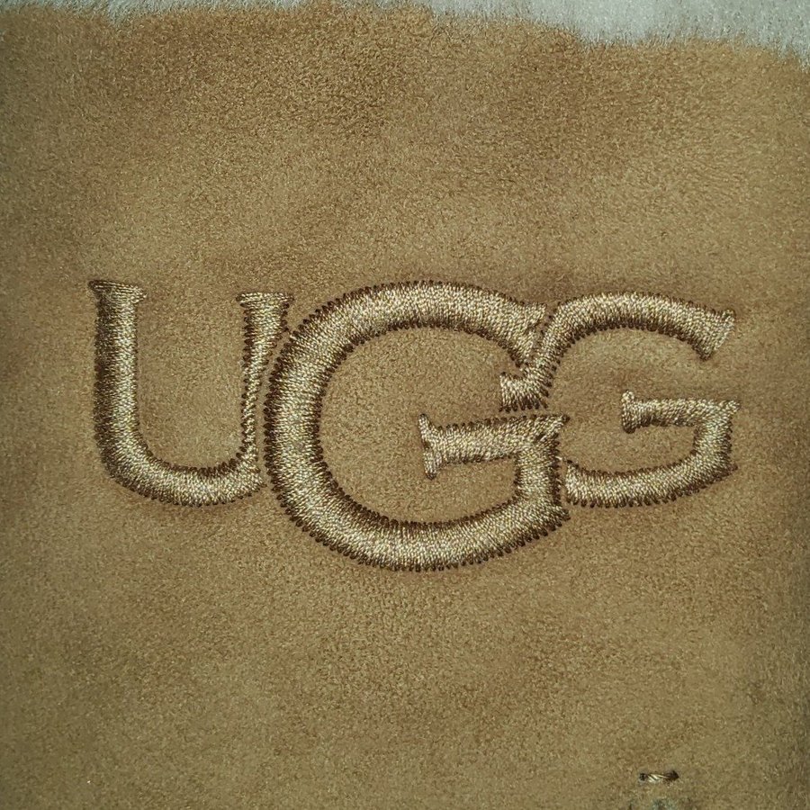 NYSKICK! UGG bruna vantar, storlek M