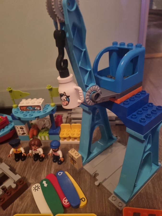 LEGO DUPLO 10875 Tåg med vagnar, kran och tillbehör