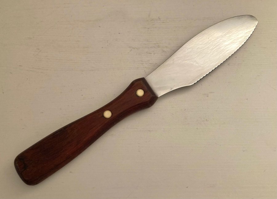 Retro smörkniv "Lilleman" FISKARS Sweden. Teak. Stabilt bra skick.