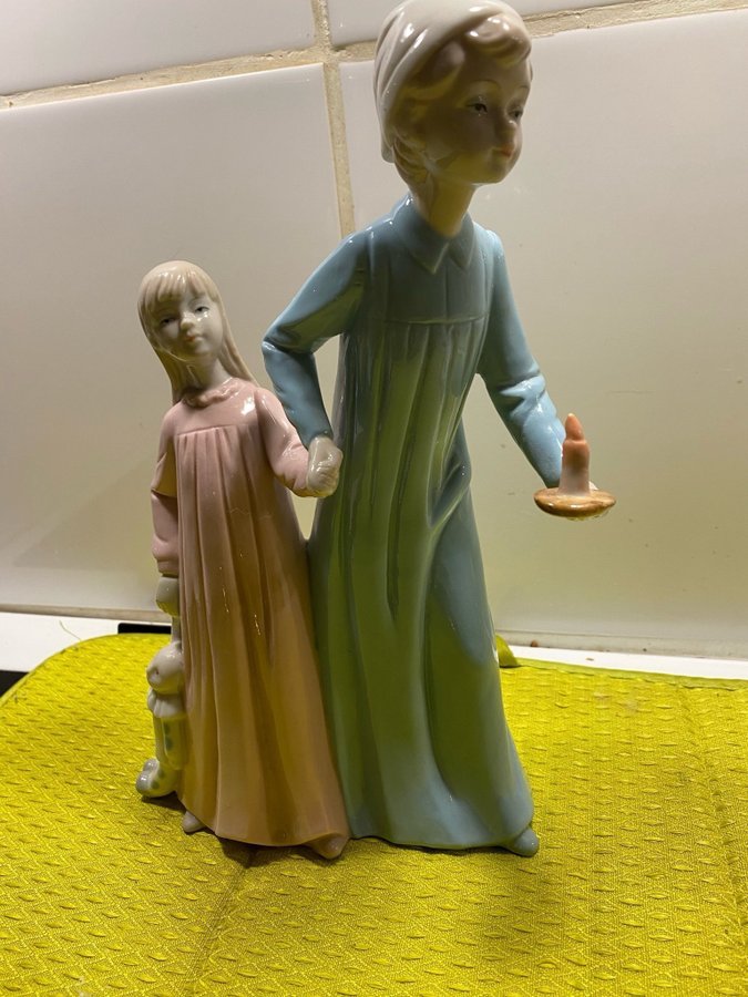 Porslinsfigur - Två flickor i nattlinnen Lladro Nao