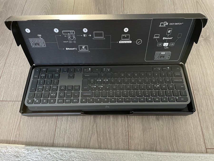 Logitech Tangentbord MX Keys Plus för Mac/Windows ITALIENSKT