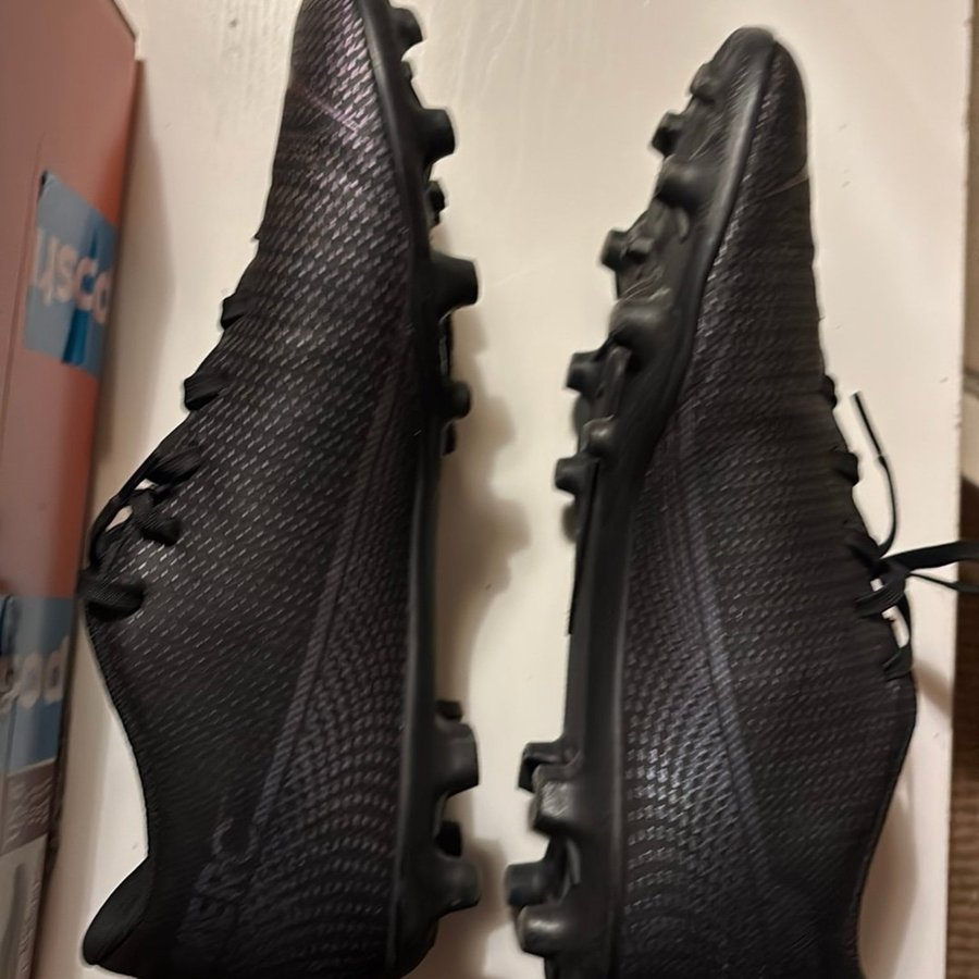 Fotbollsskor Nike strl 44,5